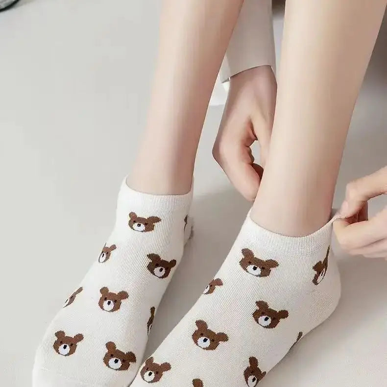 calcetines kawaii de osito puestos