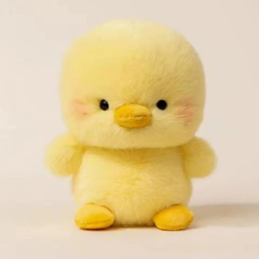 Pollito amarillo de peluche sobre fondo neutro