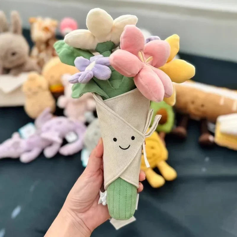 Mano sosteniendo flor de peluche kawaii con otros peluches desenfocados de fondo
